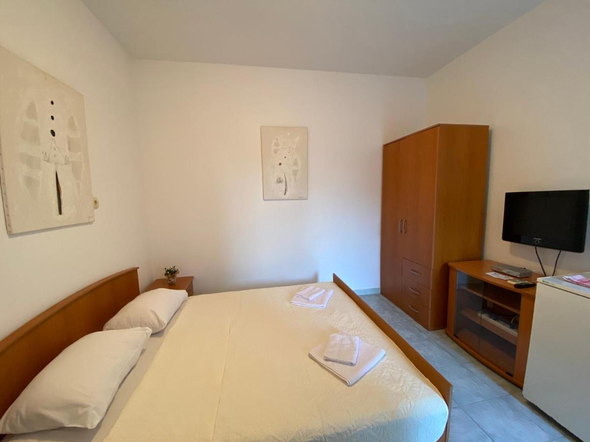 Apartments Mandarina Garden Petrovac Exterior photo