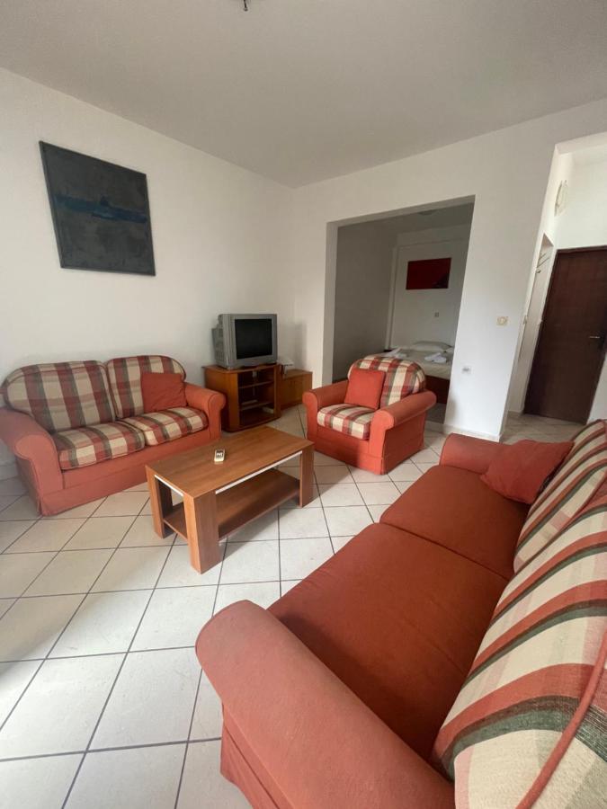 Apartments Mandarina Garden Petrovac Exterior photo